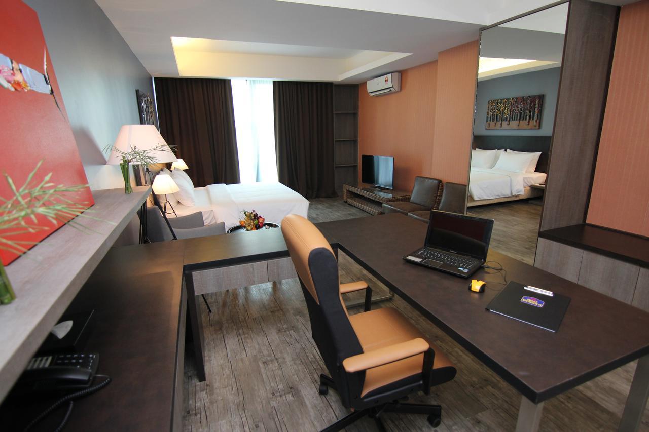 Nexus Regency Suites & Hotel Subang Jaya Exterior photo